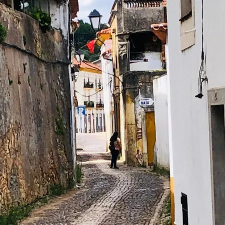 Pe Do Castelo Casa&Garagem Self Check In